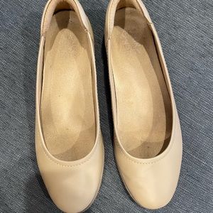 Nude Naturalizer ballet flats